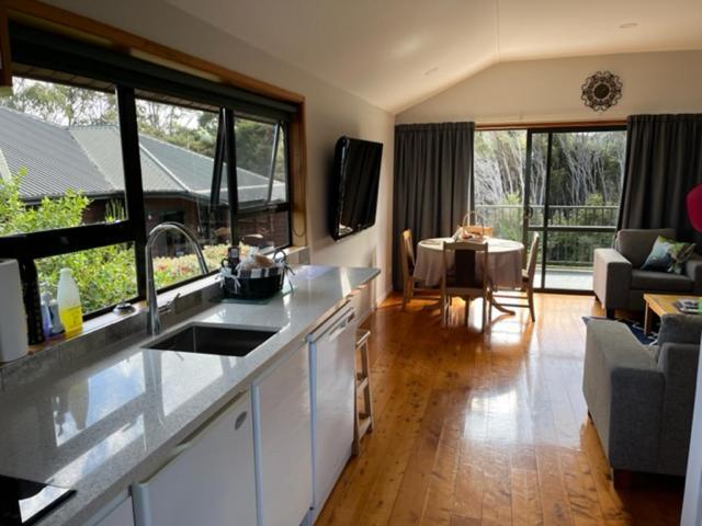 Treetops Cottage At The Castle Whitianga Exterior photo